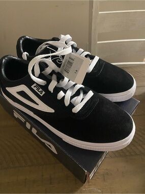 FILA Men's Black and White Suede Low-Top Sneakers